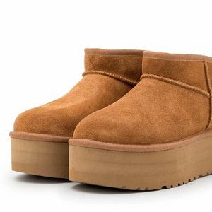 UGG Women's Classic Mini Platform Boot, Chestnut new in box never worn size 7